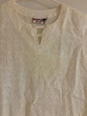 White Embroidered & Embellished ( sequins & beads) Women's Top XS . 3/4 sleeves